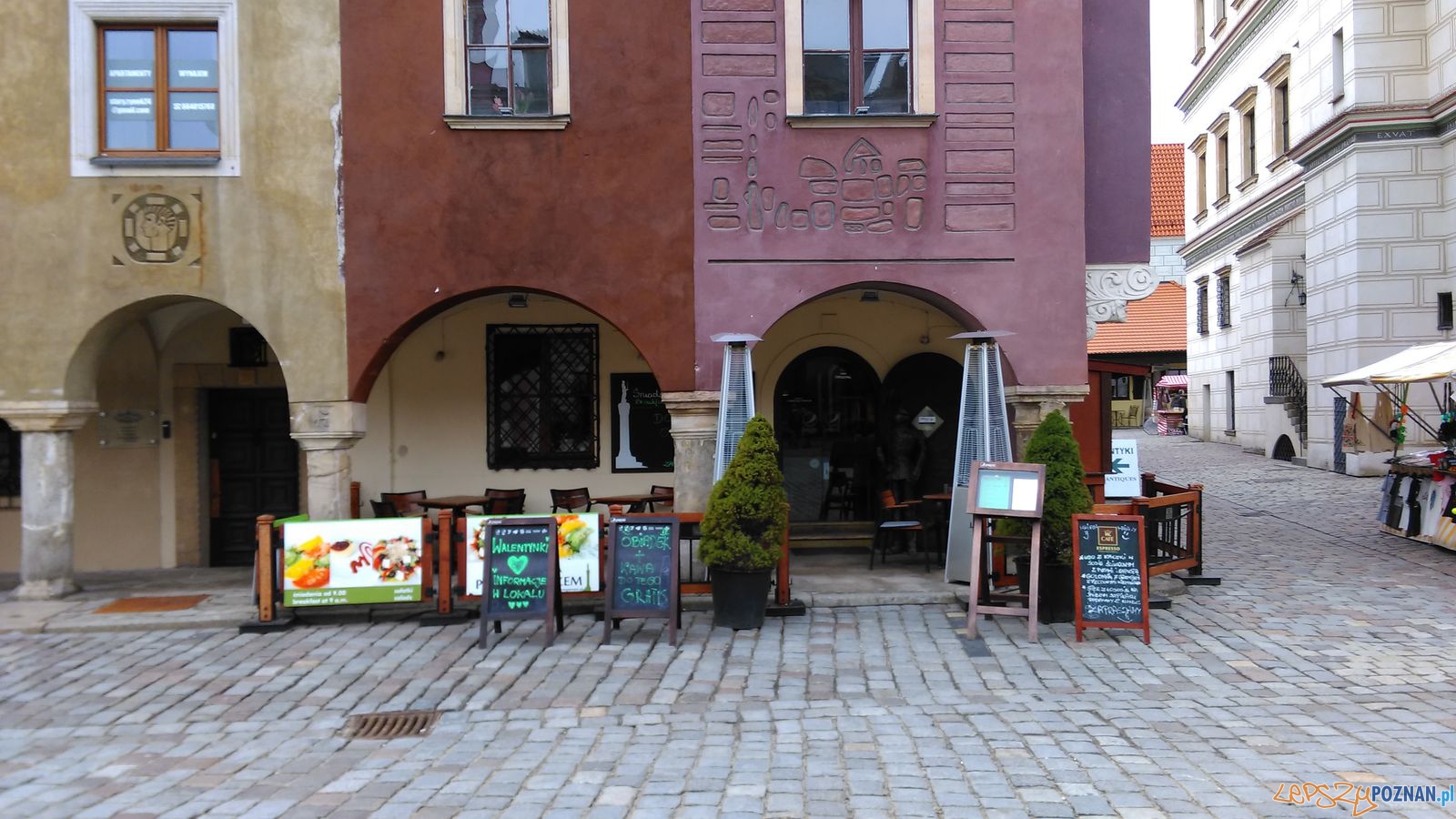 Stary Rynek - reklamowy bałagan Foto: Stary Rynek - reklamowy bałagan Foto: