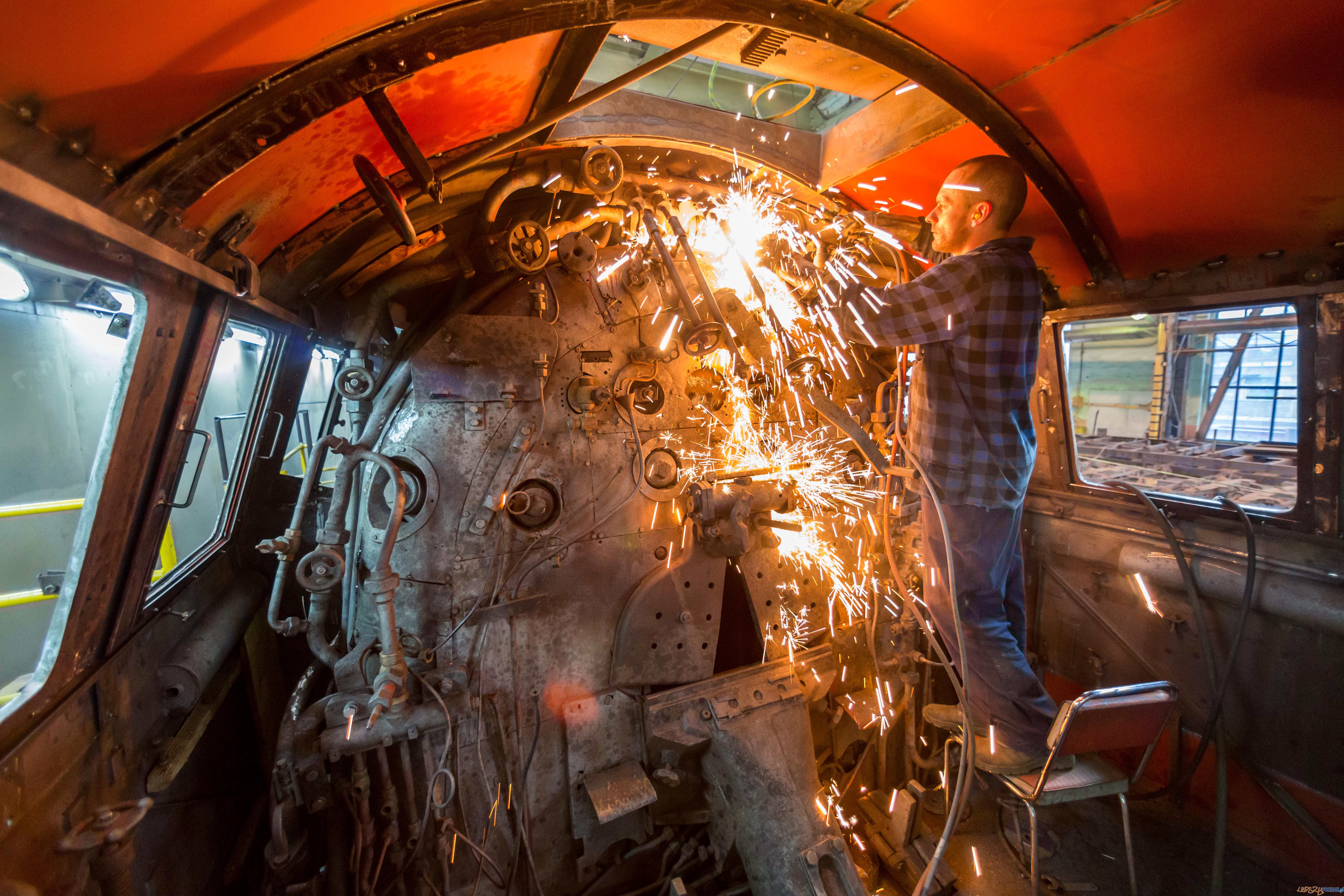 Prace renowacyjne lokomotywy Ty51-183 Foto: Przemysław Szyszka / lechpoznan.pl Prace renowacyjne lokomotywy Ty51-183 Foto: Przemysław Szyszka / lechpoznan.pl