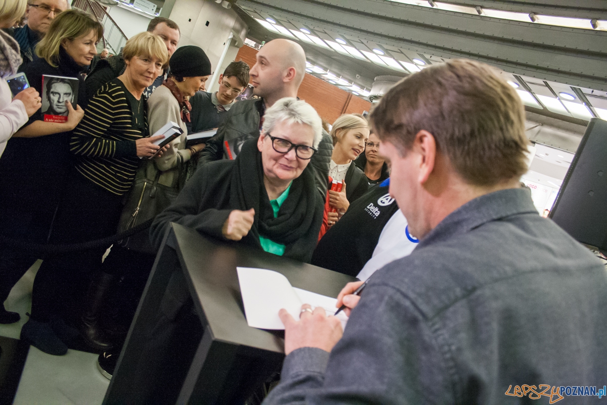 Tomasz Lis w empiku (15.03.2016) Foto: © lepszyPOZNAN.pl / Karolina Kiraga Tomasz Lis w empiku (15.03.2016) Foto: © lepszyPOZNAN.pl / Karolina Kiraga