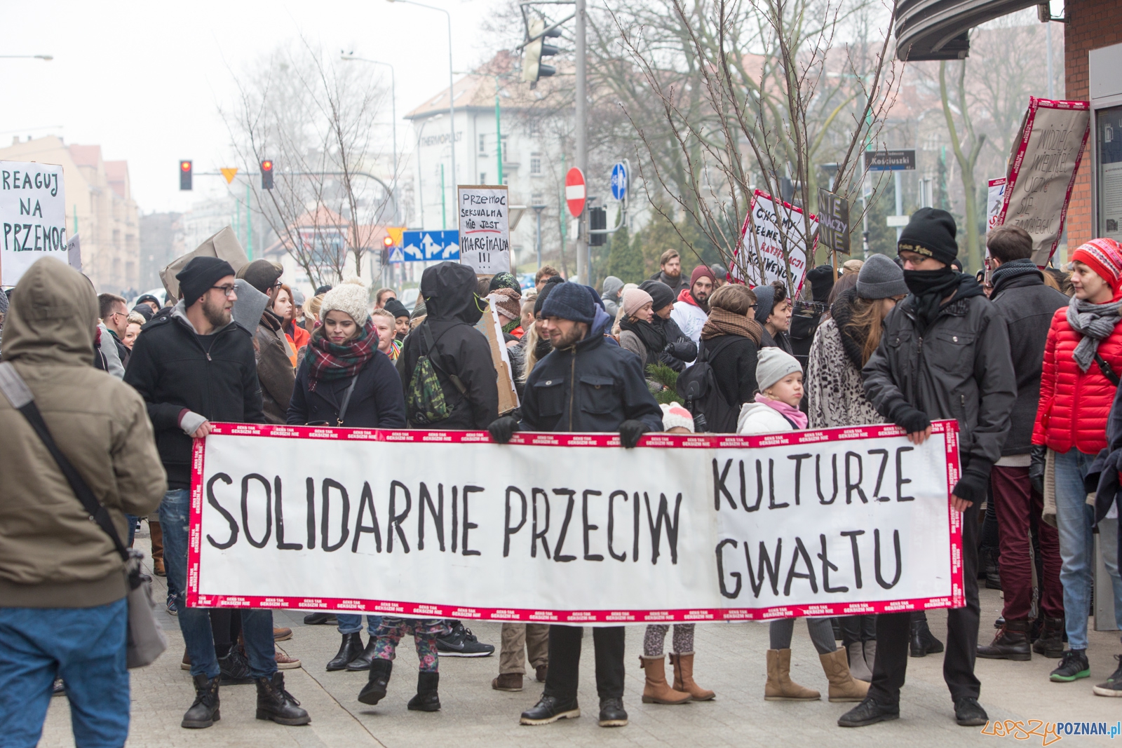 Solidarnie przeciw kulturze gwałtu – Manifa 2016 w Poznaniu Foto: lepszyPOZNAN.pl / Piotr Rychter Solidarnie przeciw kulturze gwałtu – Manifa 2016 w Poznaniu Foto: lepszyPOZNAN.pl / Piotr Rychter