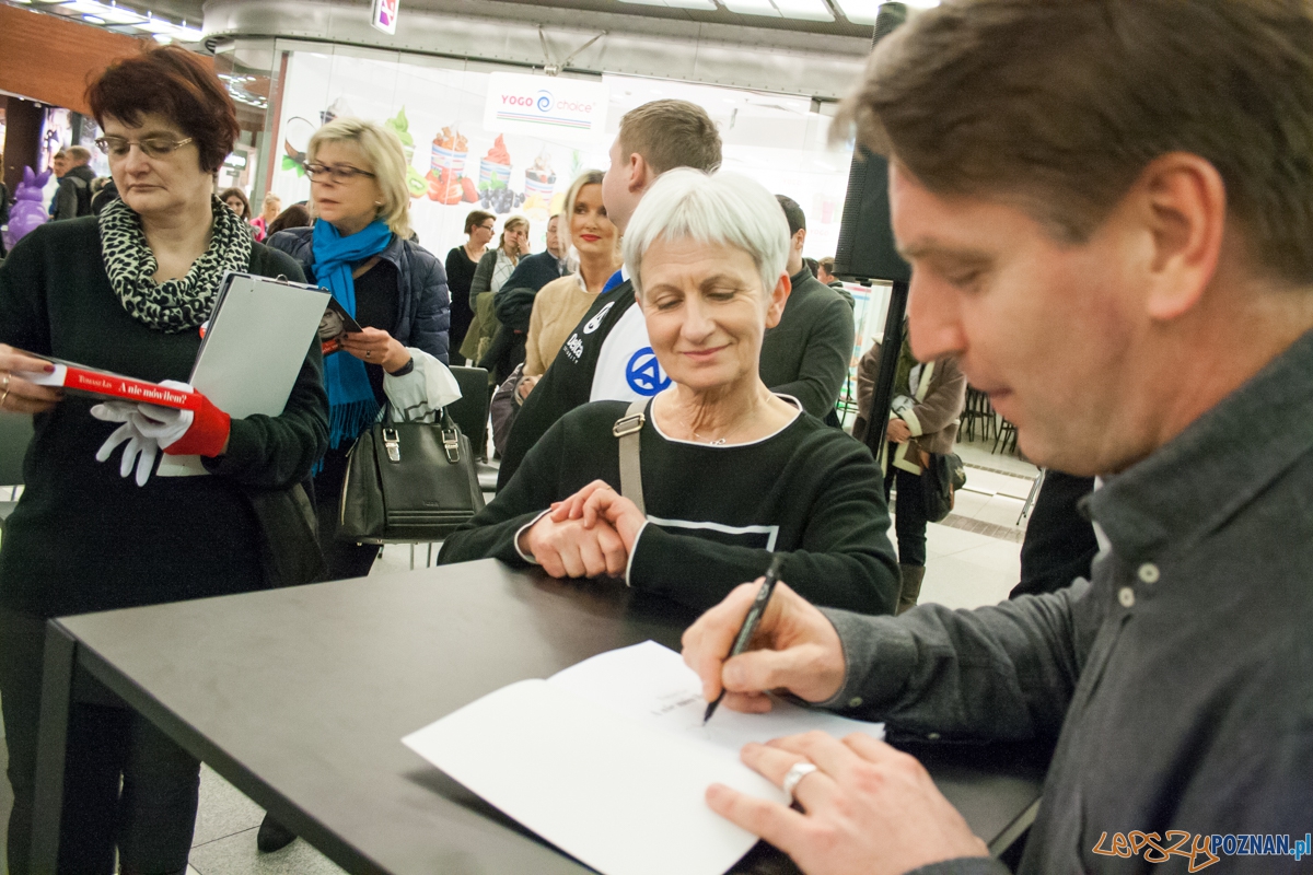 Tomasz Lis w empiku (15.03.2016) Foto: © lepszyPOZNAN.pl / Karolina Kiraga Tomasz Lis w empiku (15.03.2016) Foto: © lepszyPOZNAN.pl / Karolina Kiraga