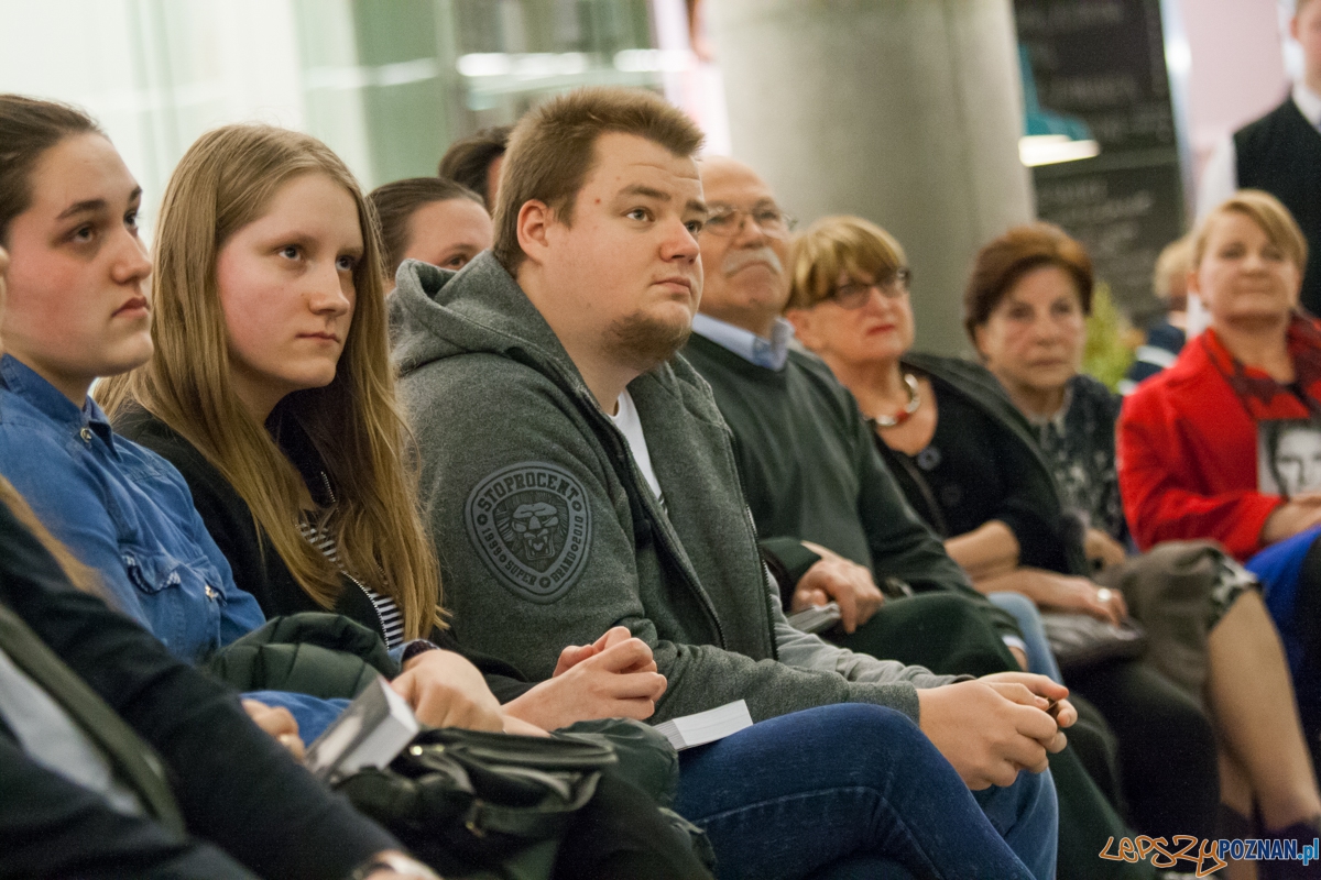 Tomasz Lis w empiku (15.03.2016) Foto: © lepszyPOZNAN.pl / Karolina Kiraga Tomasz Lis w empiku (15.03.2016) Foto: © lepszyPOZNAN.pl / Karolina Kiraga