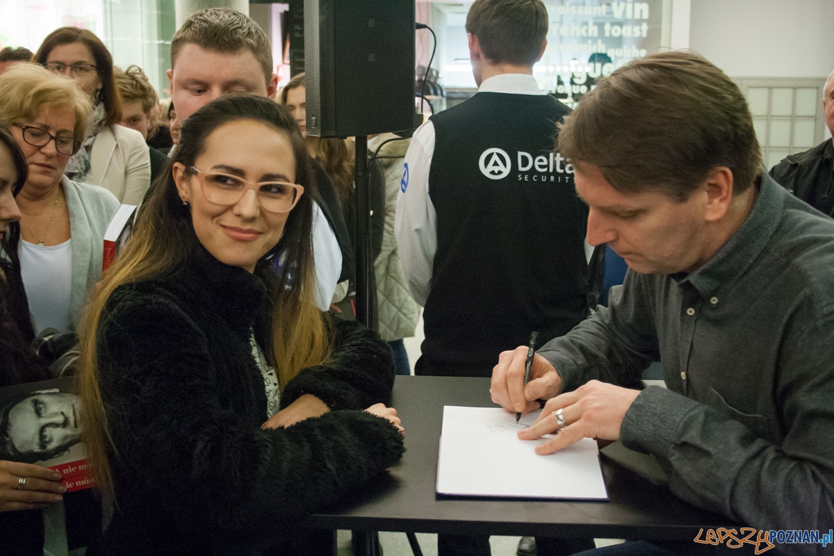 Tomasz Lis w empiku (15.03.2016) Foto: © lepszyPOZNAN.pl / Karolina Kiraga Tomasz Lis w empiku (15.03.2016) Foto: © lepszyPOZNAN.pl / Karolina Kiraga