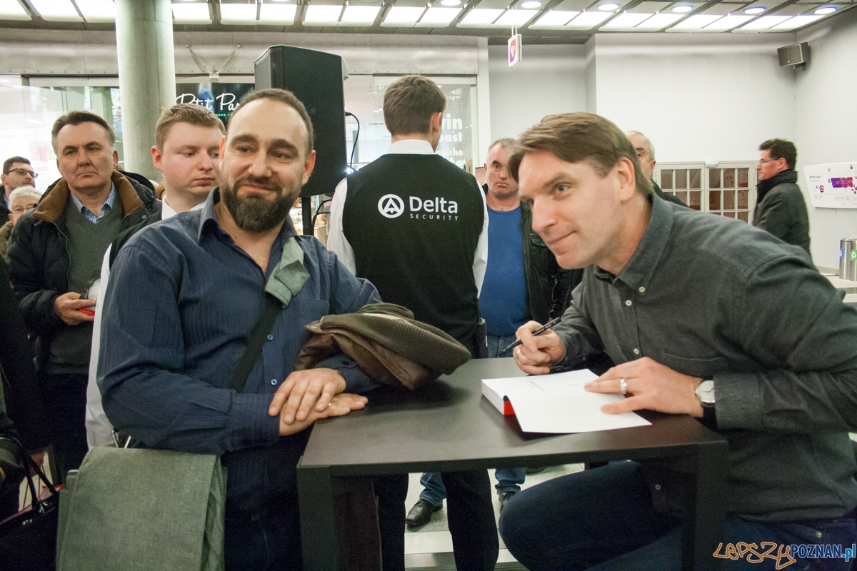 Tomasz Lis w empiku (15.03.2016) Foto: © lepszyPOZNAN.pl / Karolina Kiraga Tomasz Lis w empiku (15.03.2016) Foto: © lepszyPOZNAN.pl / Karolina Kiraga