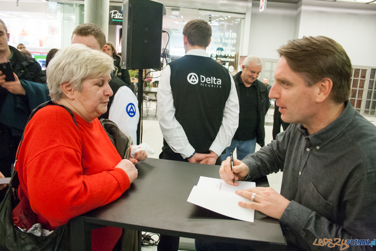 Tomasz Lis w empiku (15.03.2016) Foto: © lepszyPOZNAN.pl / Karolina Kiraga Tomasz Lis w empiku (15.03.2016) Foto: © lepszyPOZNAN.pl / Karolina Kiraga