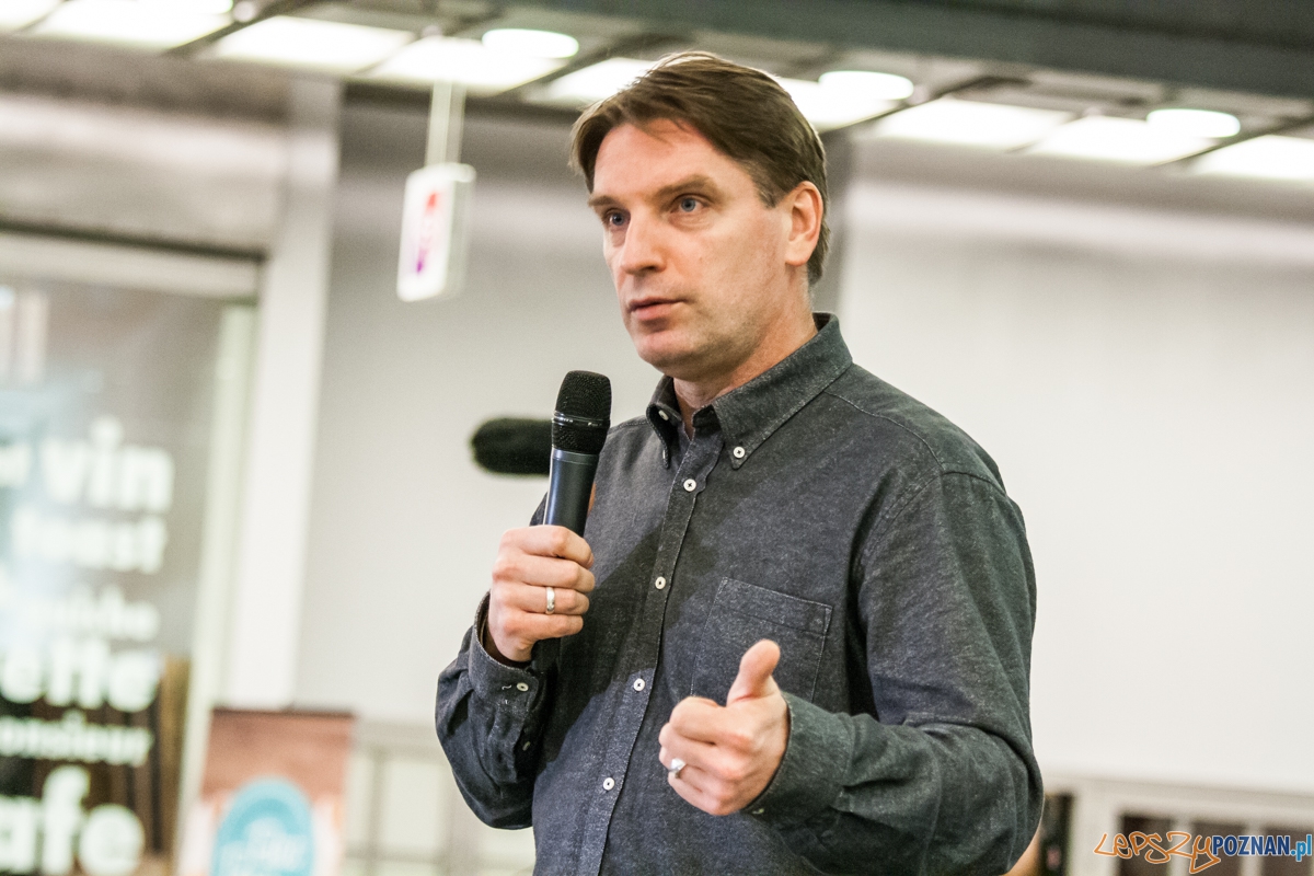 Tomasz Lis w empiku (15.03.2016) Foto: © lepszyPOZNAN.pl / Karolina Kiraga Tomasz Lis w empiku (15.03.2016) Foto: © lepszyPOZNAN.pl / Karolina Kiraga