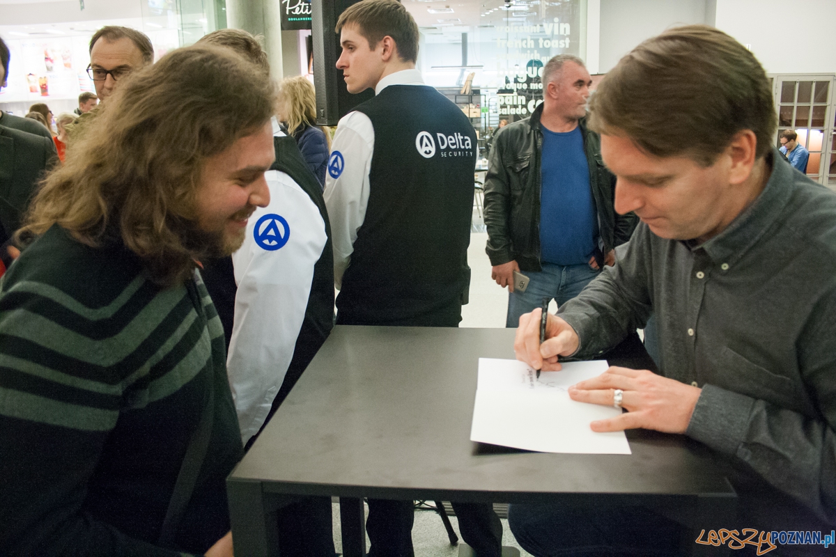 Tomasz Lis w empiku (15.03.2016) Foto: © lepszyPOZNAN.pl / Karolina Kiraga Tomasz Lis w empiku (15.03.2016) Foto: © lepszyPOZNAN.pl / Karolina Kiraga