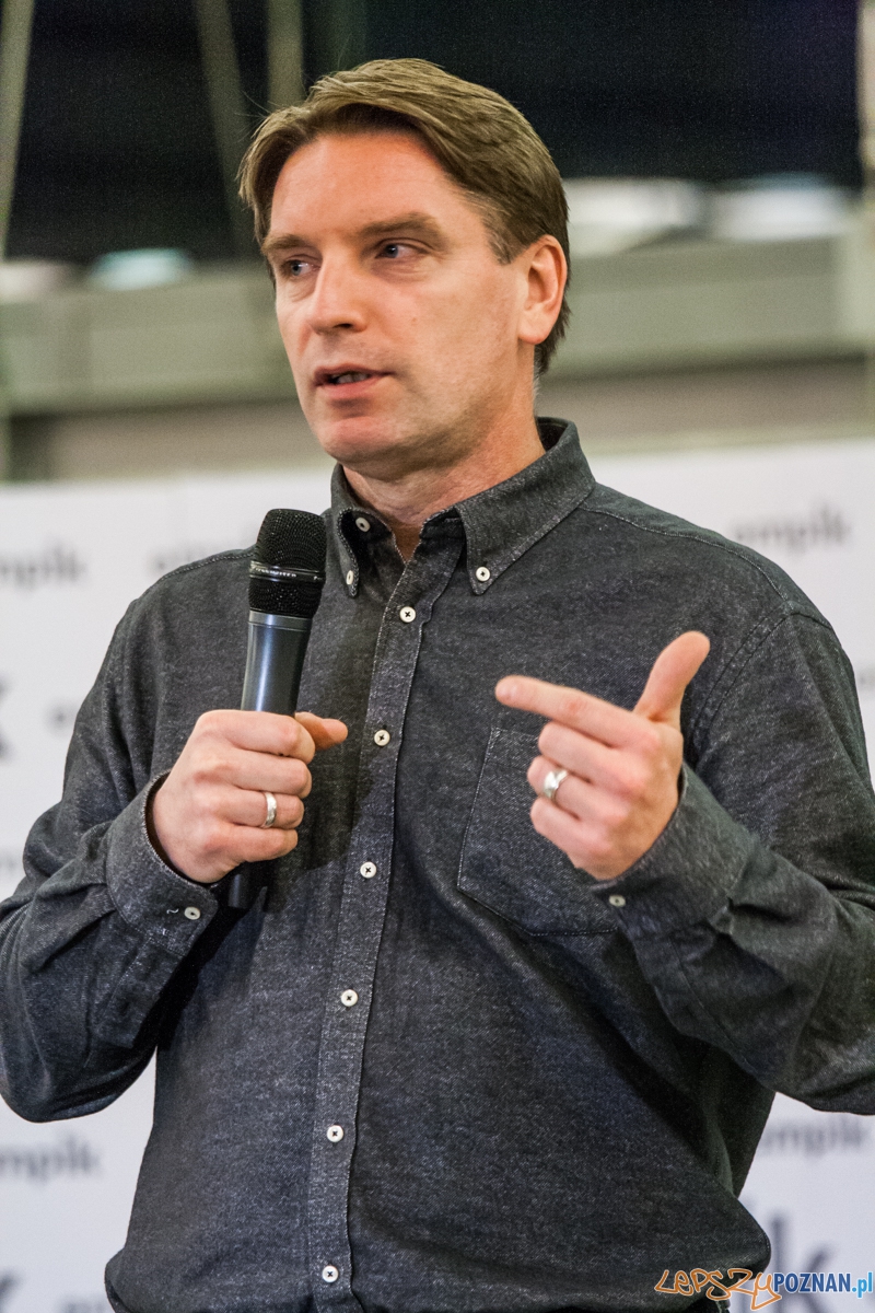 Tomasz Lis w empiku (15.03.2016) Foto: © lepszyPOZNAN.pl / Karolina Kiraga Tomasz Lis w empiku (15.03.2016) Foto: © lepszyPOZNAN.pl / Karolina Kiraga