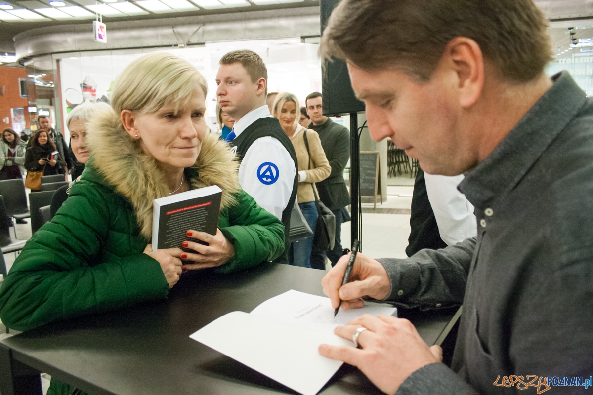 Tomasz Lis w empiku (15.03.2016) Foto: © lepszyPOZNAN.pl / Karolina Kiraga Tomasz Lis w empiku (15.03.2016) Foto: © lepszyPOZNAN.pl / Karolina Kiraga
