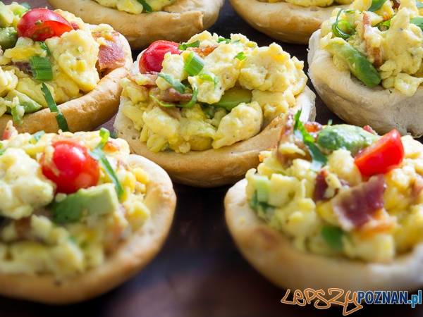 jajecznica w chrupiących bułkach Foto: iwashyoudry.com / Shawn jajecznica w chrupiących bułkach Foto: iwashyoudry.com / Shawn