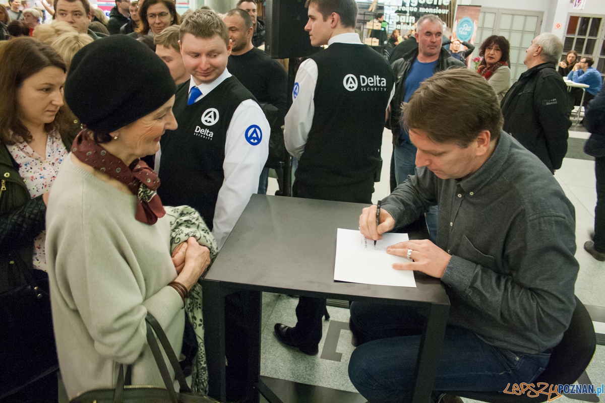 Tomasz Lis w empiku (15.03.2016) Foto: © lepszyPOZNAN.pl / Karolina Kiraga Tomasz Lis w empiku (15.03.2016) Foto: © lepszyPOZNAN.pl / Karolina Kiraga