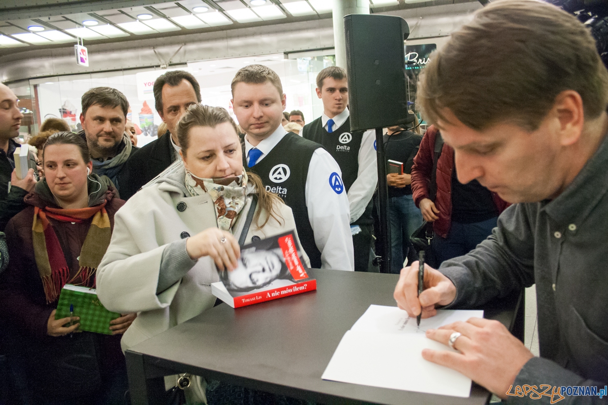 Tomasz Lis w empiku (15.03.2016) Foto: © lepszyPOZNAN.pl / Karolina Kiraga Tomasz Lis w empiku (15.03.2016) Foto: © lepszyPOZNAN.pl / Karolina Kiraga