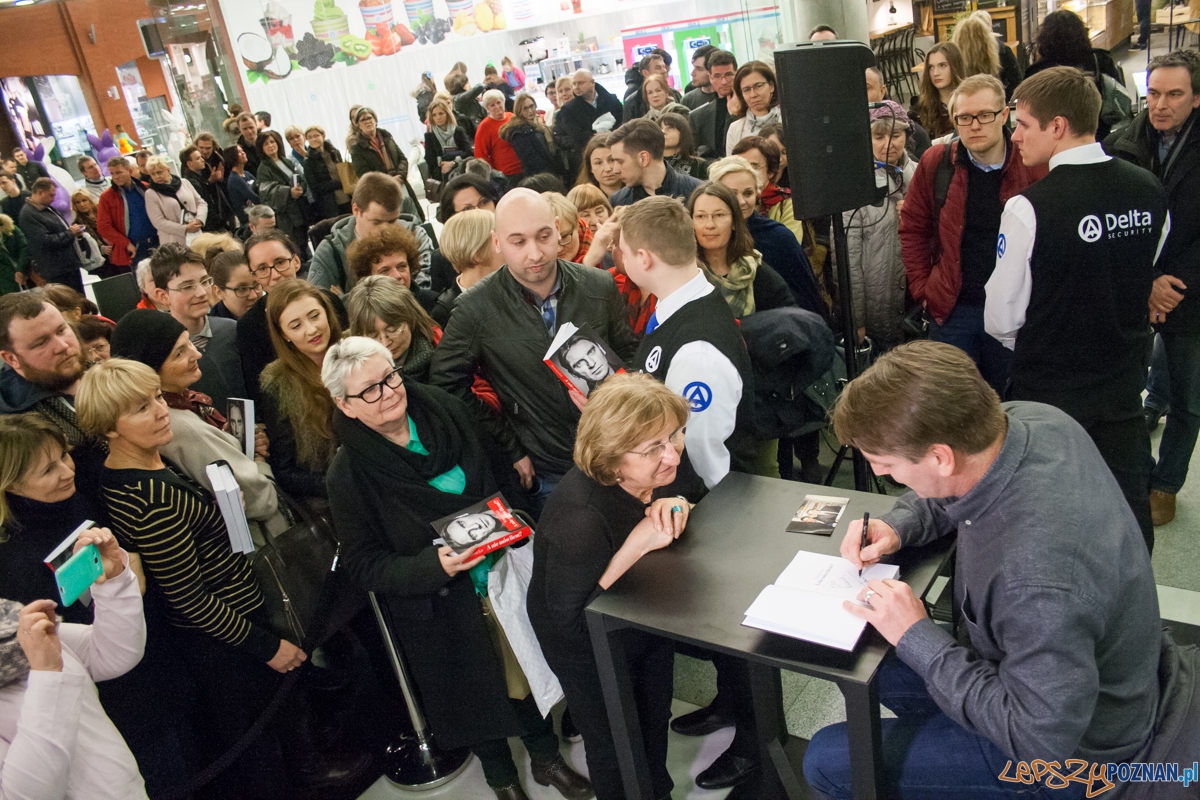 Tomasz Lis w empiku (15.03.2016) Foto: © lepszyPOZNAN.pl / Karolina Kiraga Tomasz Lis w empiku (15.03.2016) Foto: © lepszyPOZNAN.pl / Karolina Kiraga