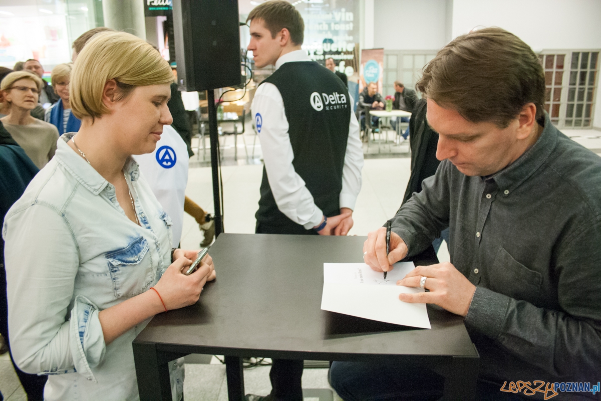Tomasz Lis w empiku (15.03.2016) Foto: © lepszyPOZNAN.pl / Karolina Kiraga Tomasz Lis w empiku (15.03.2016) Foto: © lepszyPOZNAN.pl / Karolina Kiraga