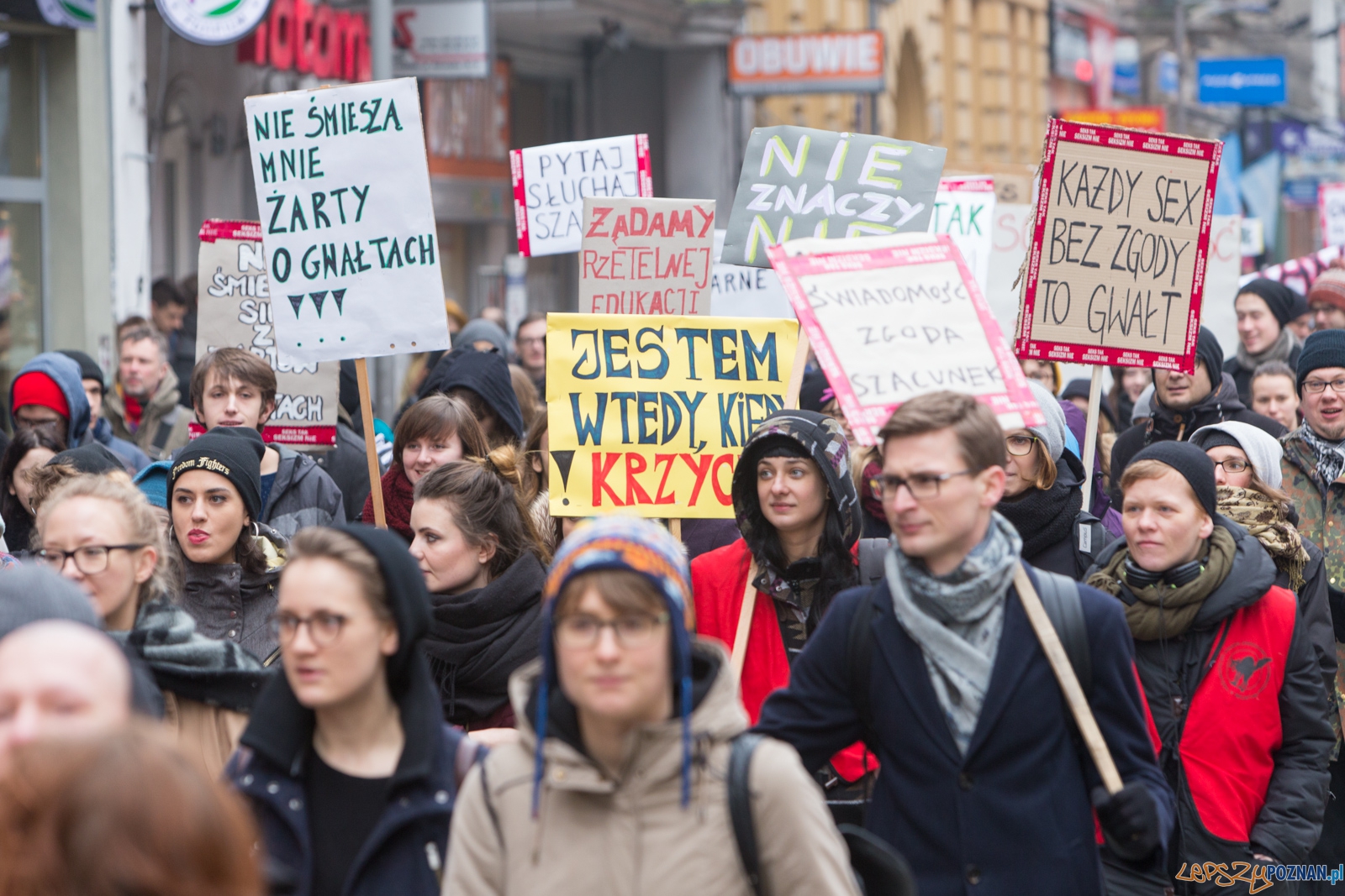 Solidarnie przeciw kulturze gwałtu – Manifa 2016 w Poznaniu Foto: lepszyPOZNAN.pl / Piotr Rychter Solidarnie przeciw kulturze gwałtu – Manifa 2016 w Poznaniu Foto: lepszyPOZNAN.pl / Piotr Rychter