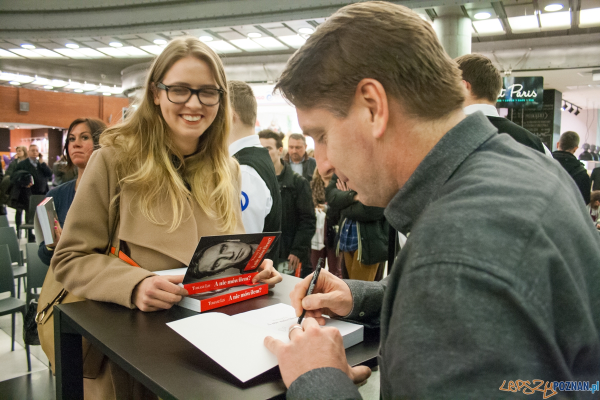 Tomasz Lis w empiku (15.03.2016) Foto: © lepszyPOZNAN.pl / Karolina Kiraga Tomasz Lis w empiku (15.03.2016) Foto: © lepszyPOZNAN.pl / Karolina Kiraga