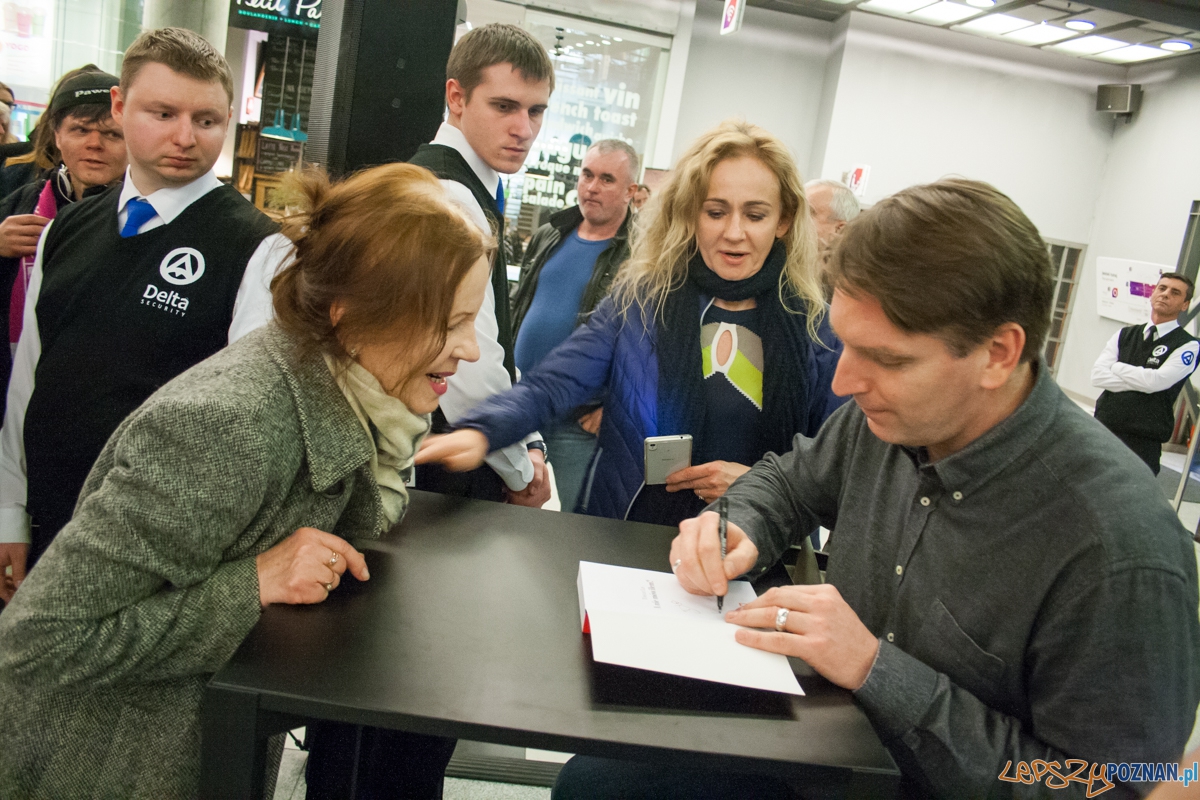 Tomasz Lis w empiku (15.03.2016) Foto: © lepszyPOZNAN.pl / Karolina Kiraga Tomasz Lis w empiku (15.03.2016) Foto: © lepszyPOZNAN.pl / Karolina Kiraga