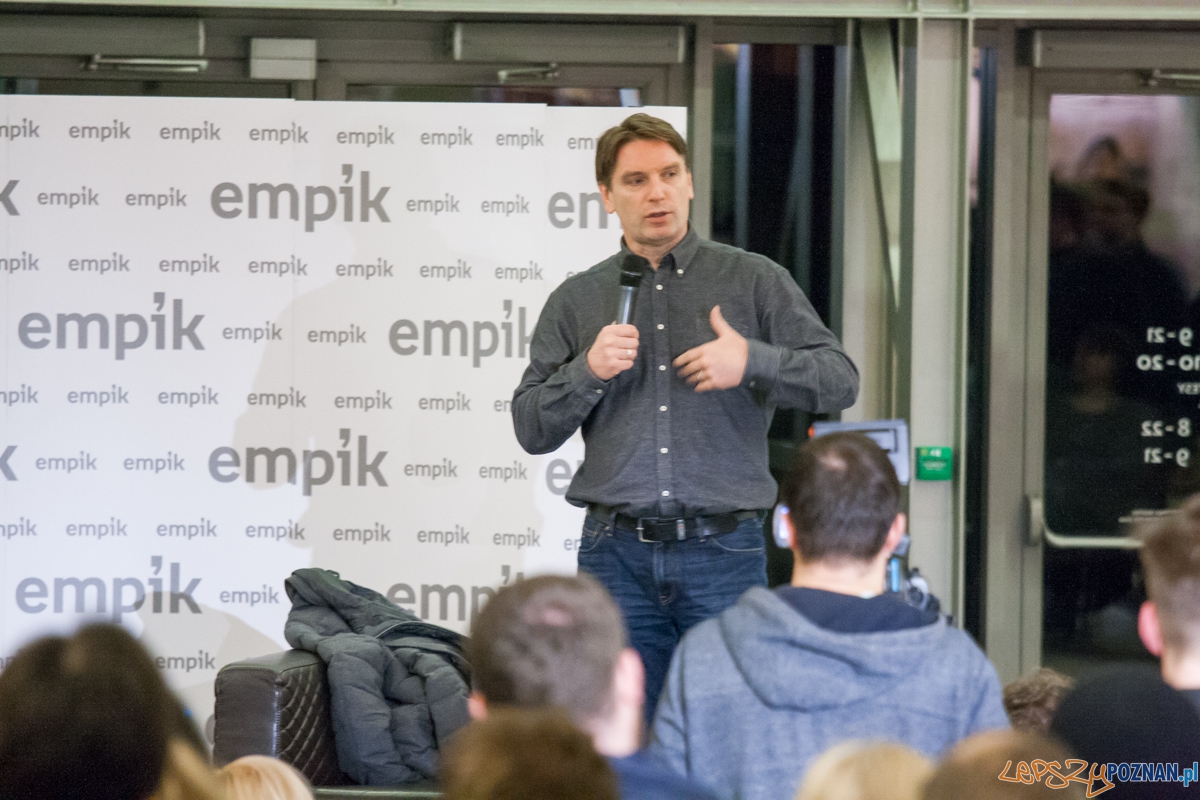 Tomasz Lis w empiku (15.03.2016) Foto: © lepszyPOZNAN.pl / Karolina Kiraga Tomasz Lis w empiku (15.03.2016) Foto: © lepszyPOZNAN.pl / Karolina Kiraga
