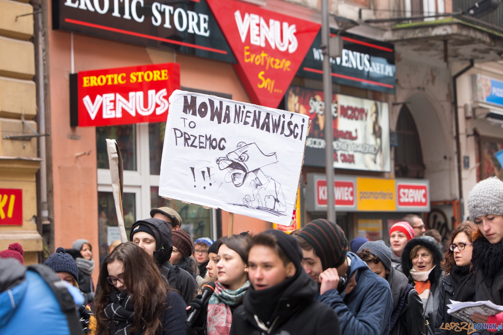 Solidarnie przeciw kulturze gwałtu – Manifa 2016 w Poznaniu Foto: lepszyPOZNAN.pl / Piotr Rychter Solidarnie przeciw kulturze gwałtu – Manifa 2016 w Poznaniu Foto: lepszyPOZNAN.pl / Piotr Rychter