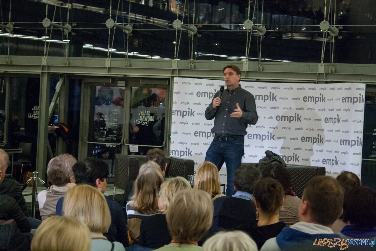 Tomasz Lis w empiku (15.03.2016) Foto: © lepszyPOZNAN.pl / Karolina Kiraga Tomasz Lis w empiku (15.03.2016) Foto: © lepszyPOZNAN.pl / Karolina Kiraga