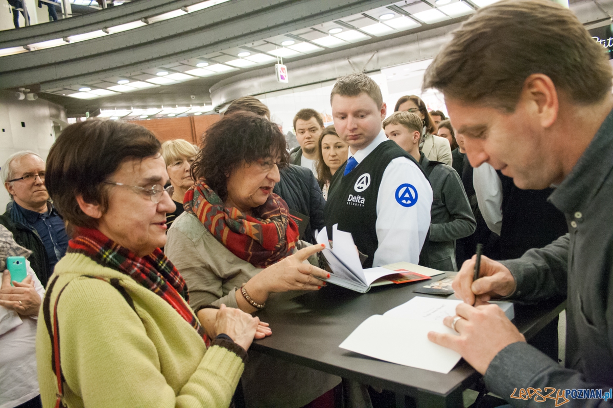 Tomasz Lis w empiku (15.03.2016) Foto: © lepszyPOZNAN.pl / Karolina Kiraga Tomasz Lis w empiku (15.03.2016) Foto: © lepszyPOZNAN.pl / Karolina Kiraga