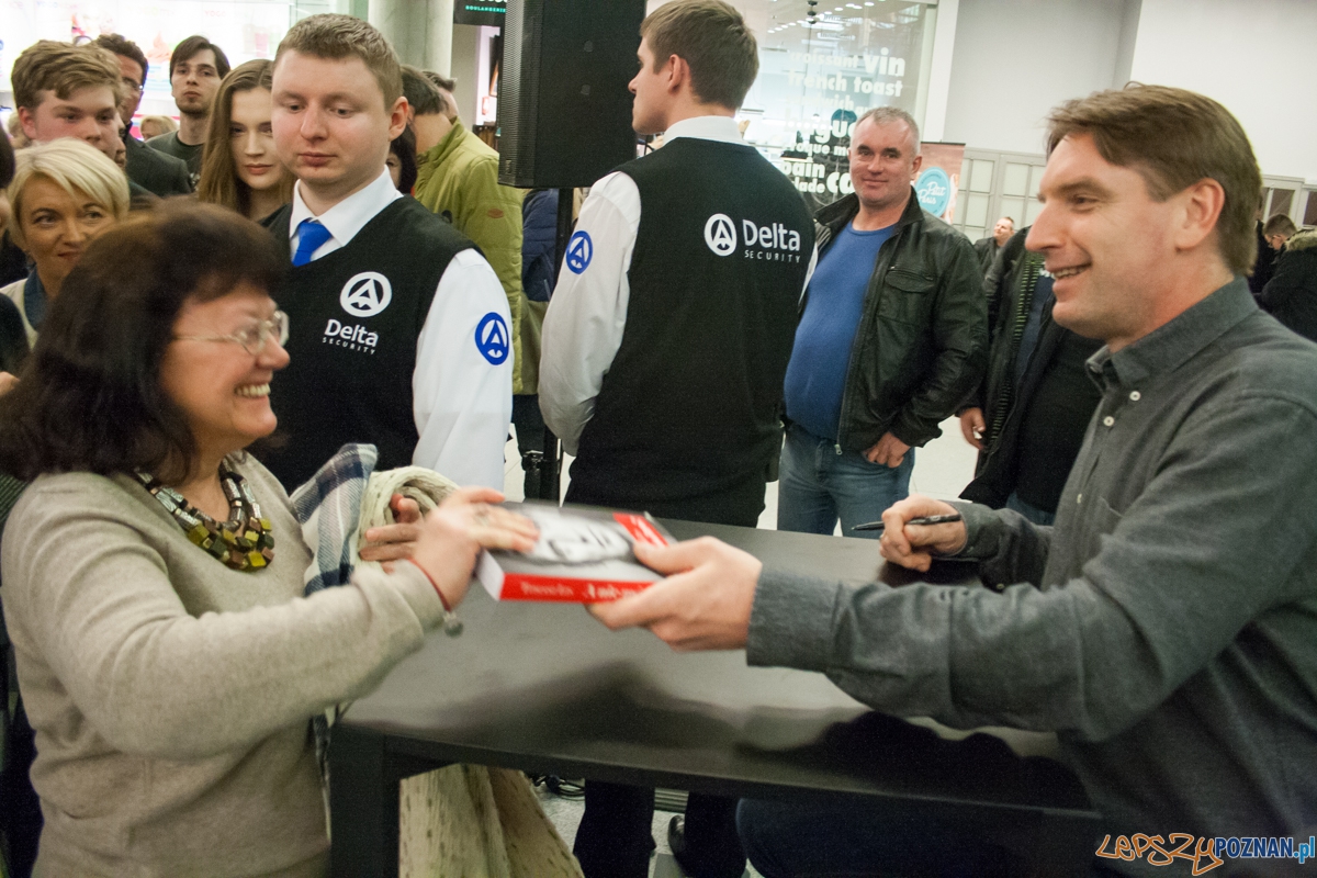 Tomasz Lis w empiku (15.03.2016) Foto: © lepszyPOZNAN.pl / Karolina Kiraga Tomasz Lis w empiku (15.03.2016) Foto: © lepszyPOZNAN.pl / Karolina Kiraga