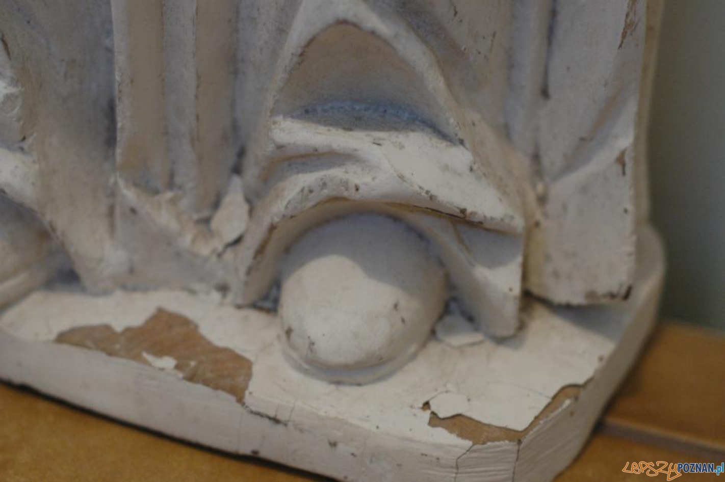 Barokowa rzeźba zakonnika przed konserwacją Foto: Barokowa rzeźba zakonnika przed konserwacją Foto: