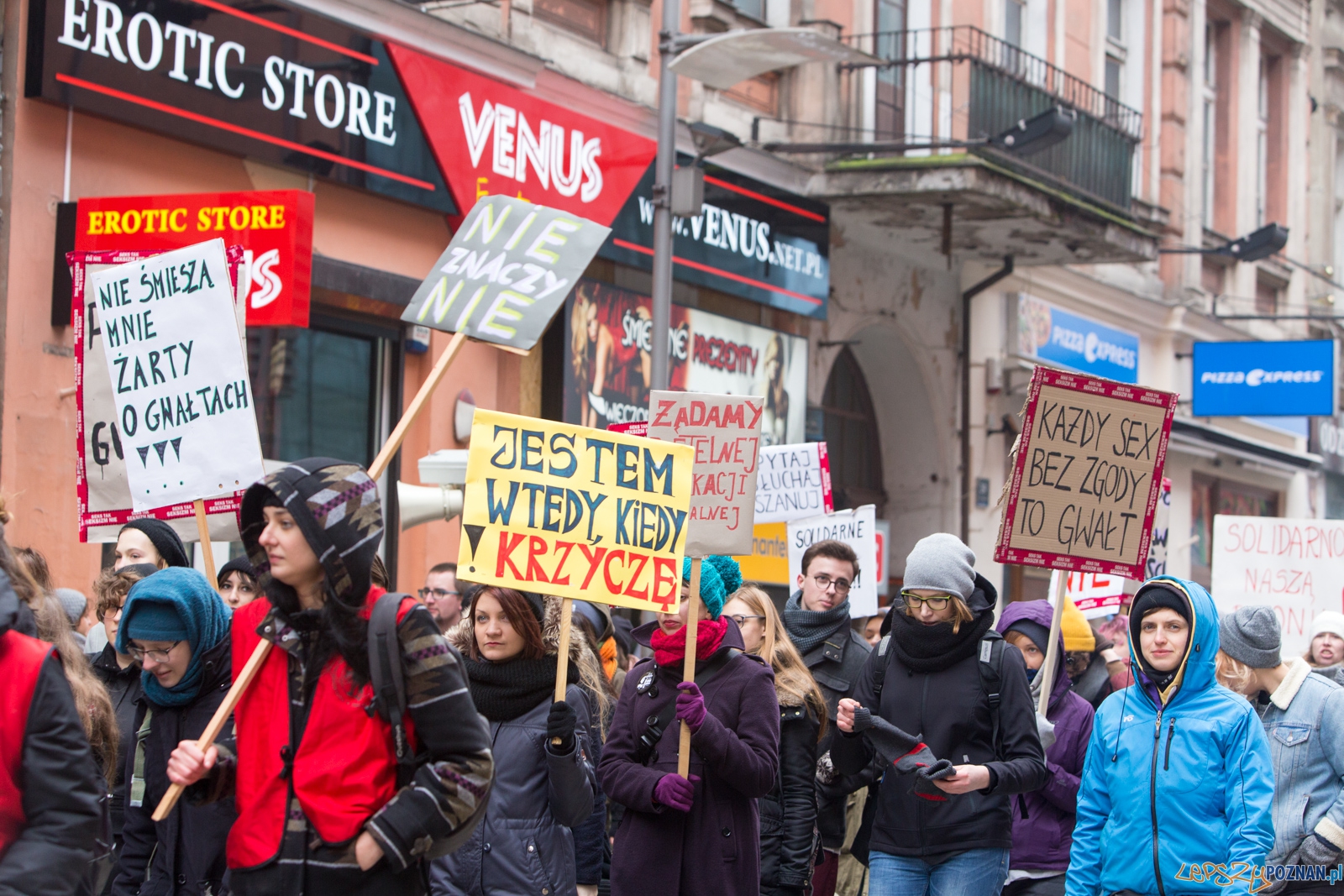 Solidarnie przeciw kulturze gwałtu – Manifa 2016 w Poznaniu Foto: lepszyPOZNAN.pl / Piotr Rychter Solidarnie przeciw kulturze gwałtu – Manifa 2016 w Poznaniu Foto: lepszyPOZNAN.pl / Piotr Rychter