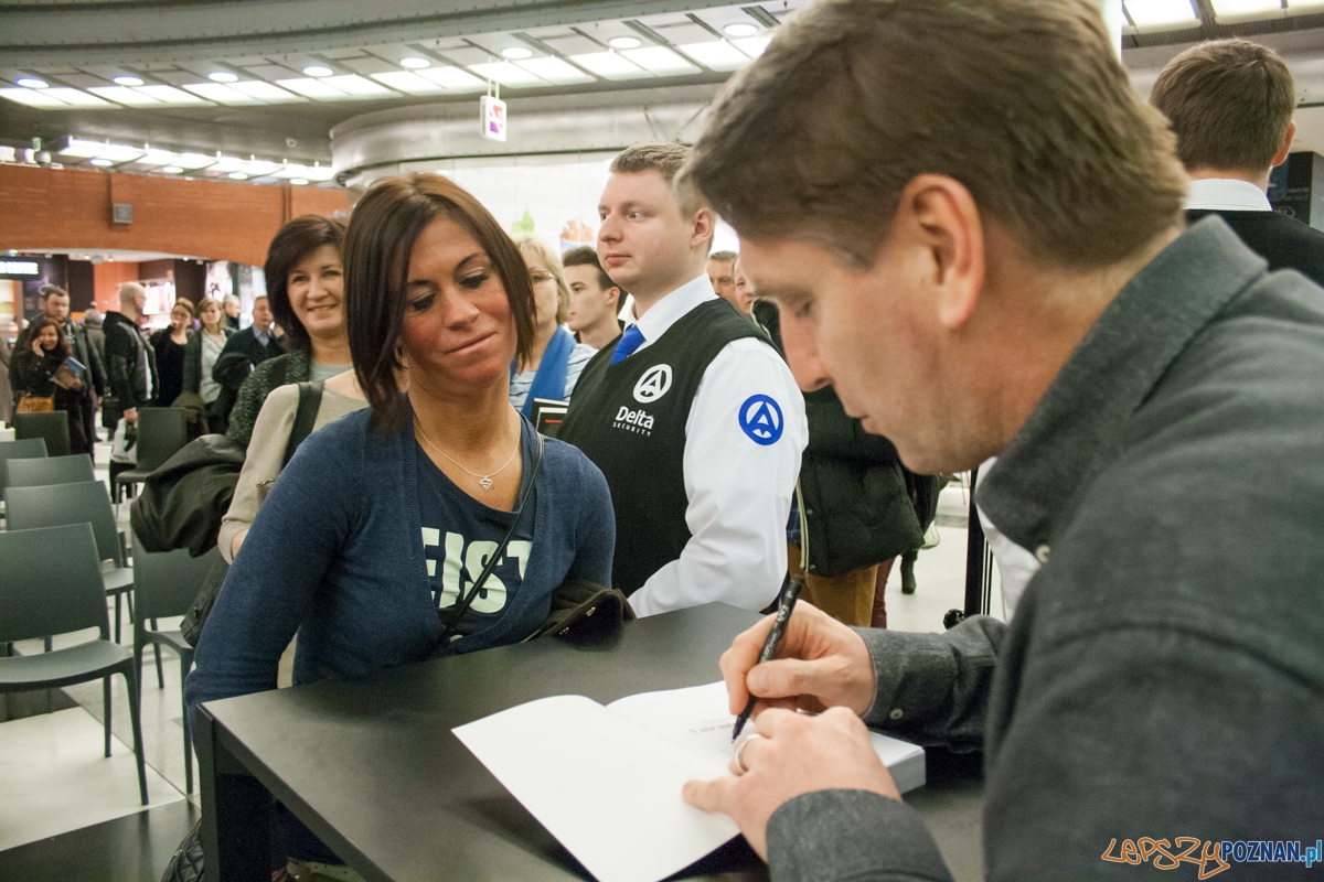 Tomasz Lis w empiku (15.03.2016) Foto: © lepszyPOZNAN.pl / Karolina Kiraga Tomasz Lis w empiku (15.03.2016) Foto: © lepszyPOZNAN.pl / Karolina Kiraga