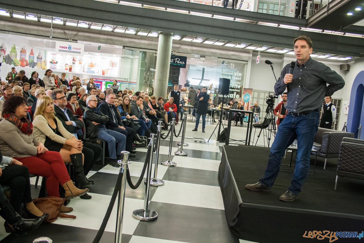 Tomasz Lis w empiku (15.03.2016) Foto: © lepszyPOZNAN.pl / Karolina Kiraga Tomasz Lis w empiku (15.03.2016) Foto: © lepszyPOZNAN.pl / Karolina Kiraga
