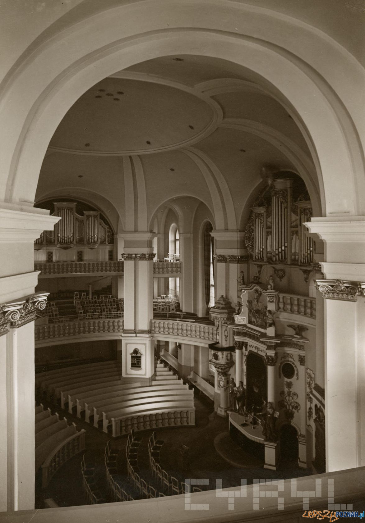 Wnętrze Kości-oła Wszystkich Świętych 1930 Foto: Roman Stefan Ulatowski - Cyryl Wnętrze Kości-oła Wszystkich Świętych 1930 Foto: Roman Stefan Ulatowski - Cyryl