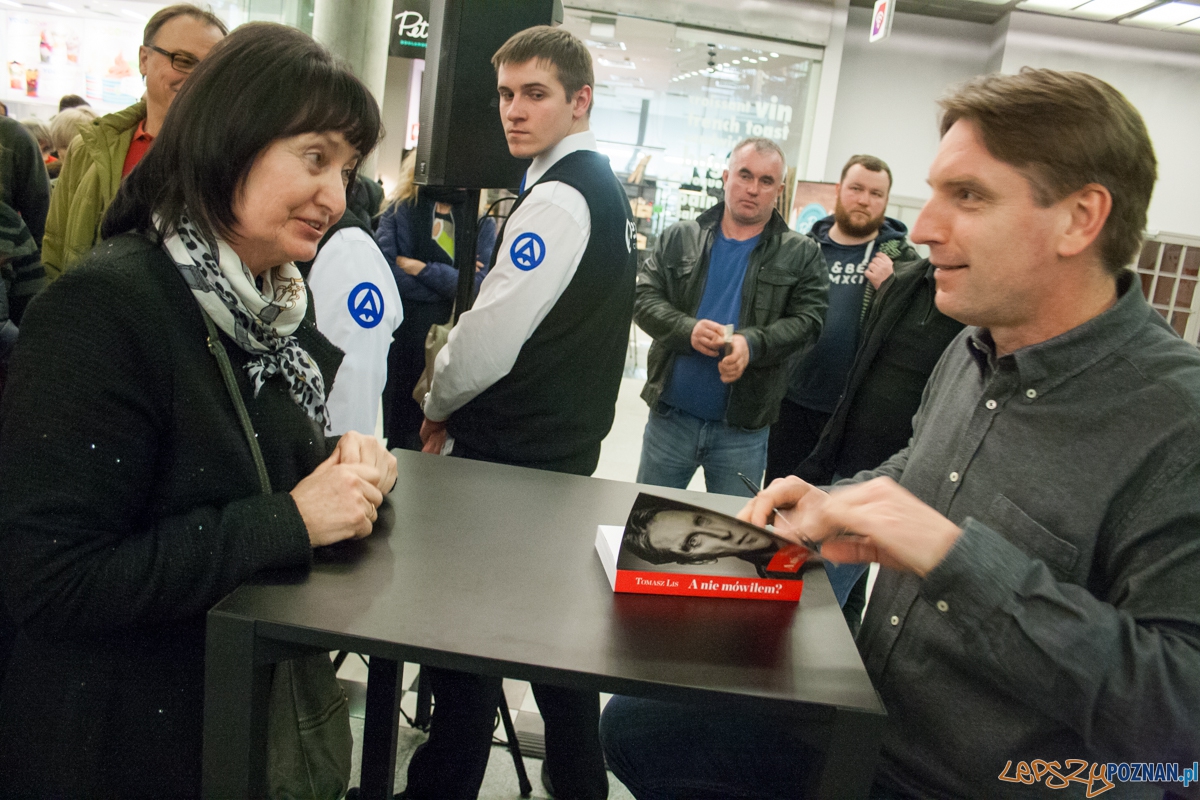 Tomasz Lis w empiku (15.03.2016) Foto: © lepszyPOZNAN.pl / Karolina Kiraga Tomasz Lis w empiku (15.03.2016) Foto: © lepszyPOZNAN.pl / Karolina Kiraga
