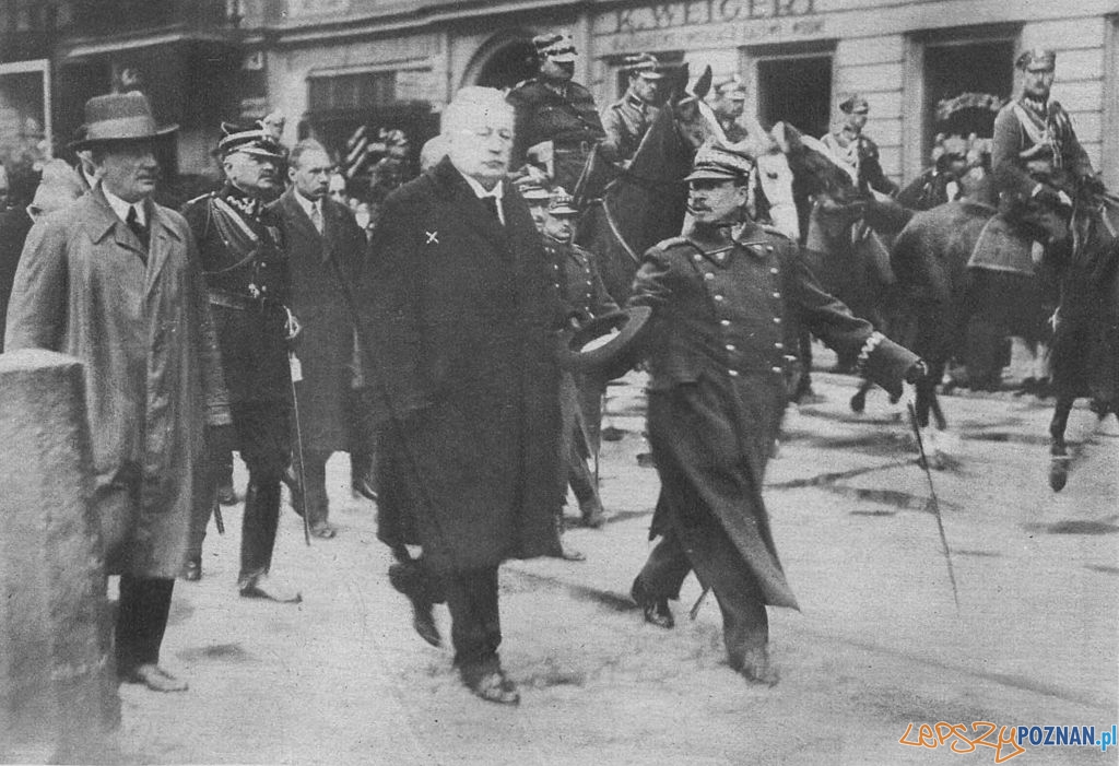 Wojciech Trąpczyński podczas powitania wojsk wracających z Warszawy po zamachu majowym 1926 Foto: wikiland Wojciech Trąpczyński podczas powitania wojsk wracających z Warszawy po zamachu majowym 1926 Foto: wikiland