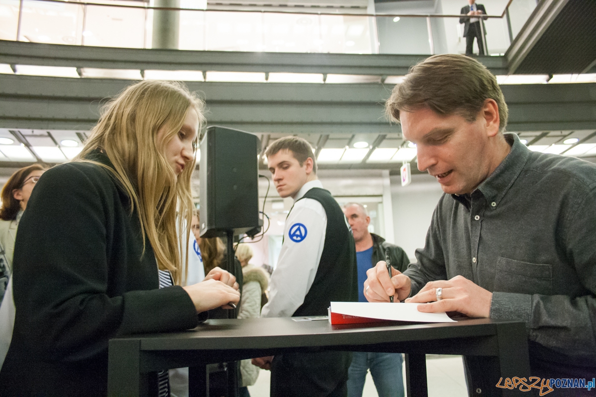 Tomasz Lis w empiku (15.03.2016) Foto: © lepszyPOZNAN.pl / Karolina Kiraga Tomasz Lis w empiku (15.03.2016) Foto: © lepszyPOZNAN.pl / Karolina Kiraga