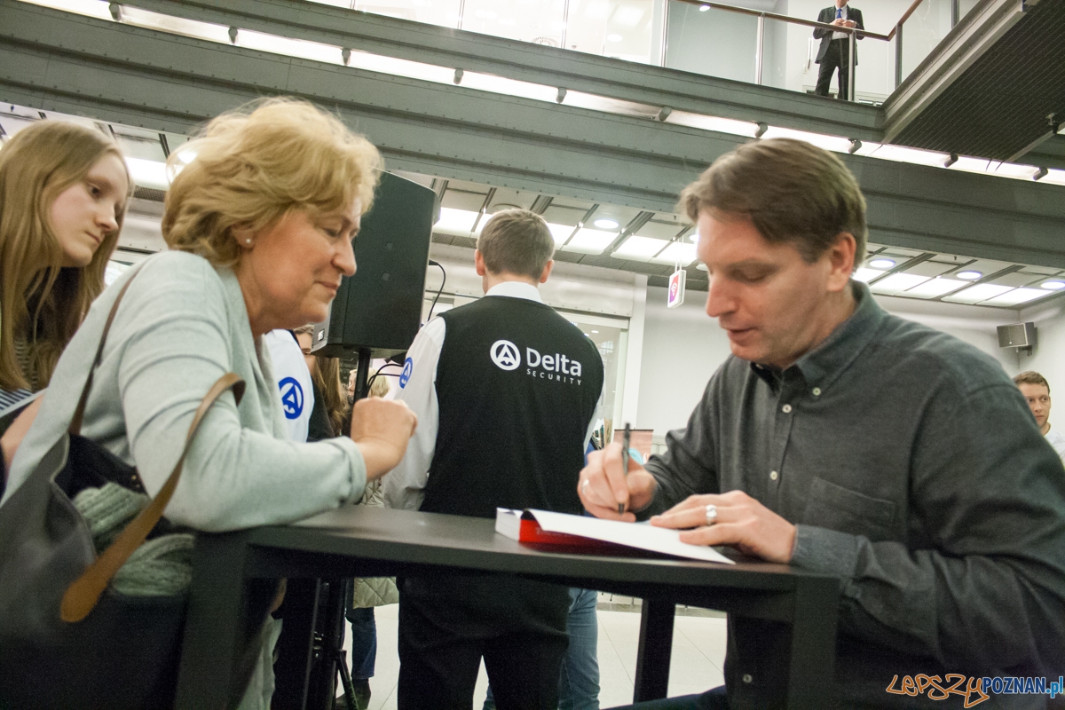 Tomasz Lis w empiku (15.03.2016) Foto: © lepszyPOZNAN.pl / Karolina Kiraga Tomasz Lis w empiku (15.03.2016) Foto: © lepszyPOZNAN.pl / Karolina Kiraga