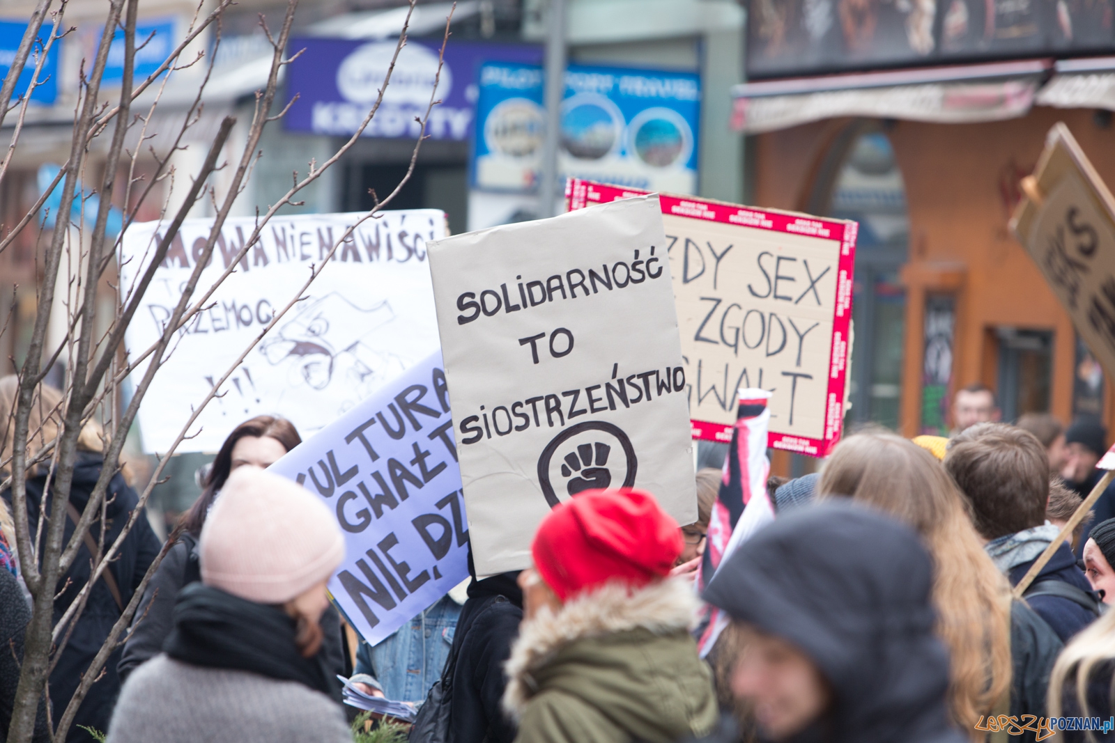 Solidarnie przeciw kulturze gwałtu – Manifa 2016 w Poznaniu Foto: lepszyPOZNAN.pl / Piotr Rychter Solidarnie przeciw kulturze gwałtu – Manifa 2016 w Poznaniu Foto: lepszyPOZNAN.pl / Piotr Rychter