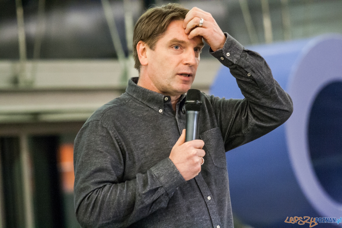 Tomasz Lis w empiku (15.03.2016) Foto: © lepszyPOZNAN.pl / Karolina Kiraga Tomasz Lis w empiku (15.03.2016) Foto: © lepszyPOZNAN.pl / Karolina Kiraga