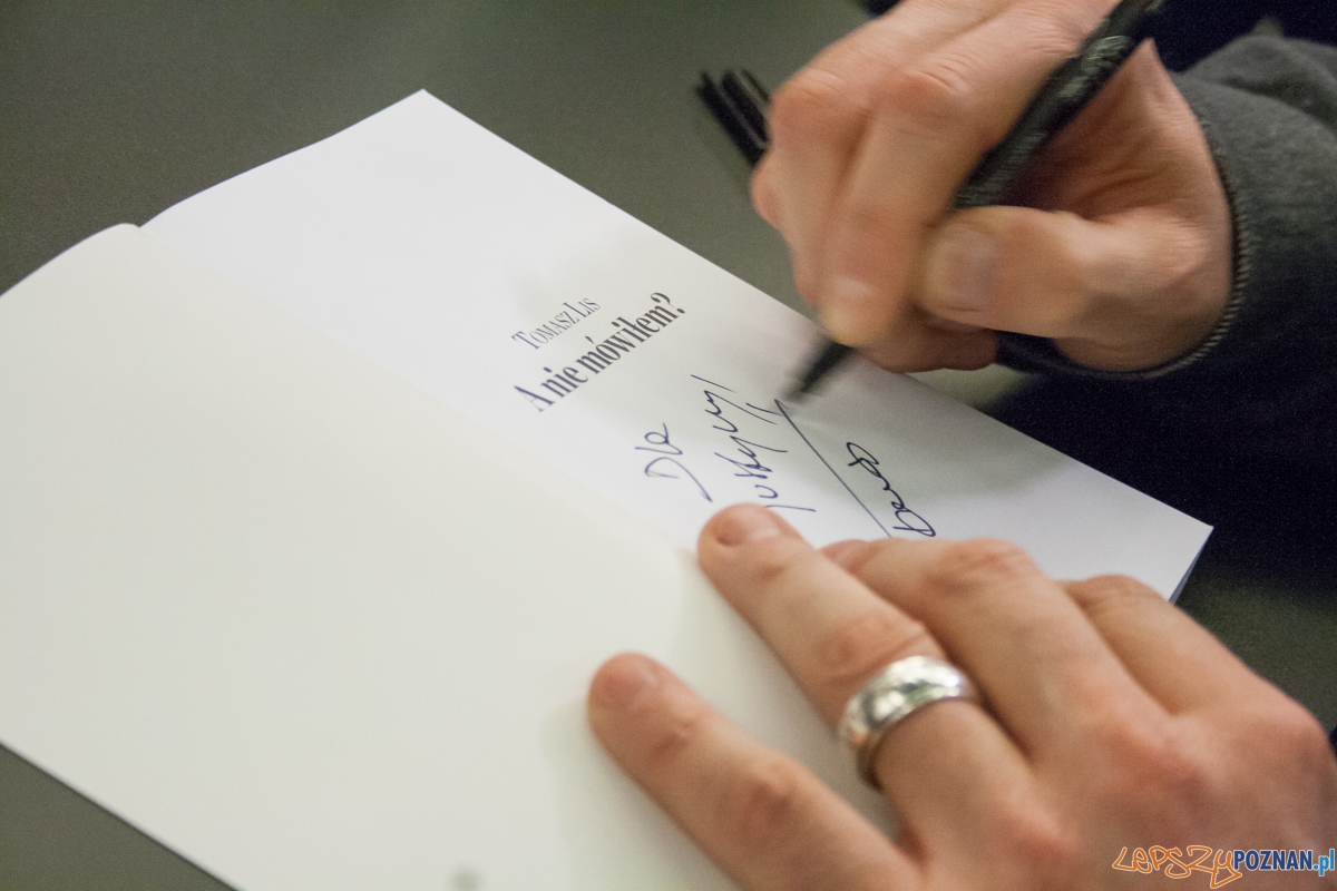 Tomasz Lis w empiku (15.03.2016) Foto: © lepszyPOZNAN.pl / Karolina Kiraga Tomasz Lis w empiku (15.03.2016) Foto: © lepszyPOZNAN.pl / Karolina Kiraga