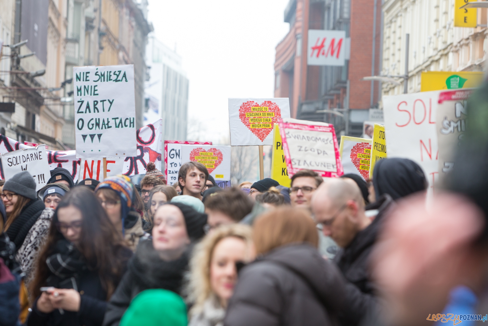 Solidarnie przeciw kulturze gwałtu – Manifa 2016 w Poznaniu Foto: lepszyPOZNAN.pl / Piotr Rychter Solidarnie przeciw kulturze gwałtu – Manifa 2016 w Poznaniu Foto: lepszyPOZNAN.pl / Piotr Rychter