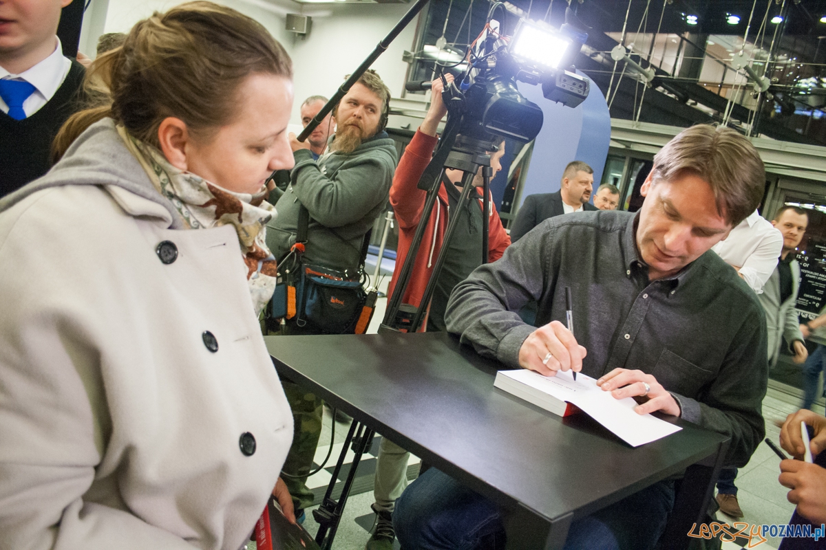 Tomasz Lis w empiku (15.03.2016) Foto: © lepszyPOZNAN.pl / Karolina Kiraga Tomasz Lis w empiku (15.03.2016) Foto: © lepszyPOZNAN.pl / Karolina Kiraga