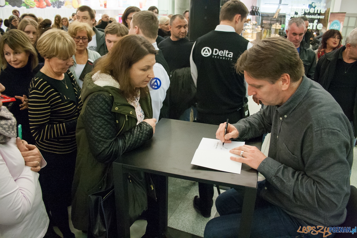 Tomasz Lis w empiku (15.03.2016) Foto: © lepszyPOZNAN.pl / Karolina Kiraga Tomasz Lis w empiku (15.03.2016) Foto: © lepszyPOZNAN.pl / Karolina Kiraga