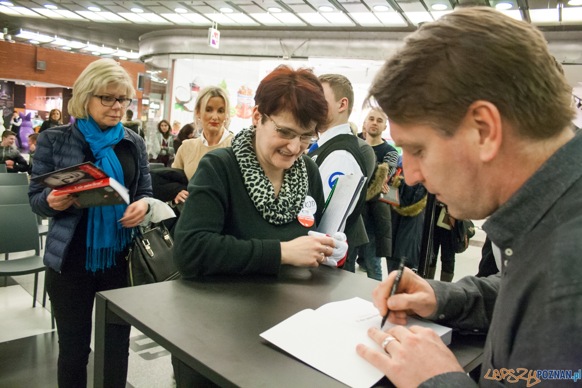 Tomasz Lis w empiku (15.03.2016) Foto: © lepszyPOZNAN.pl / Karolina Kiraga Tomasz Lis w empiku (15.03.2016) Foto: © lepszyPOZNAN.pl / Karolina Kiraga