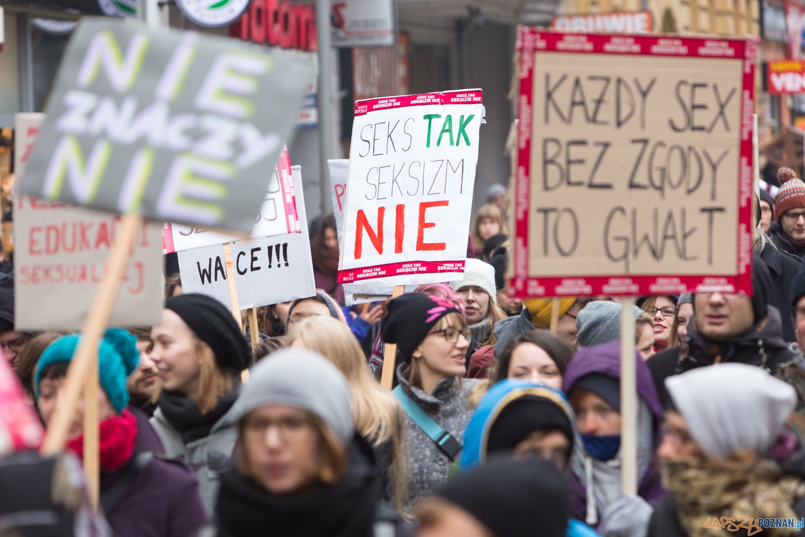 Solidarnie przeciw kulturze gwałtu – Manifa 2016 w Poznaniu Foto: lepszyPOZNAN.pl / Piotr Rychter Solidarnie przeciw kulturze gwałtu – Manifa 2016 w Poznaniu Foto: lepszyPOZNAN.pl / Piotr Rychter