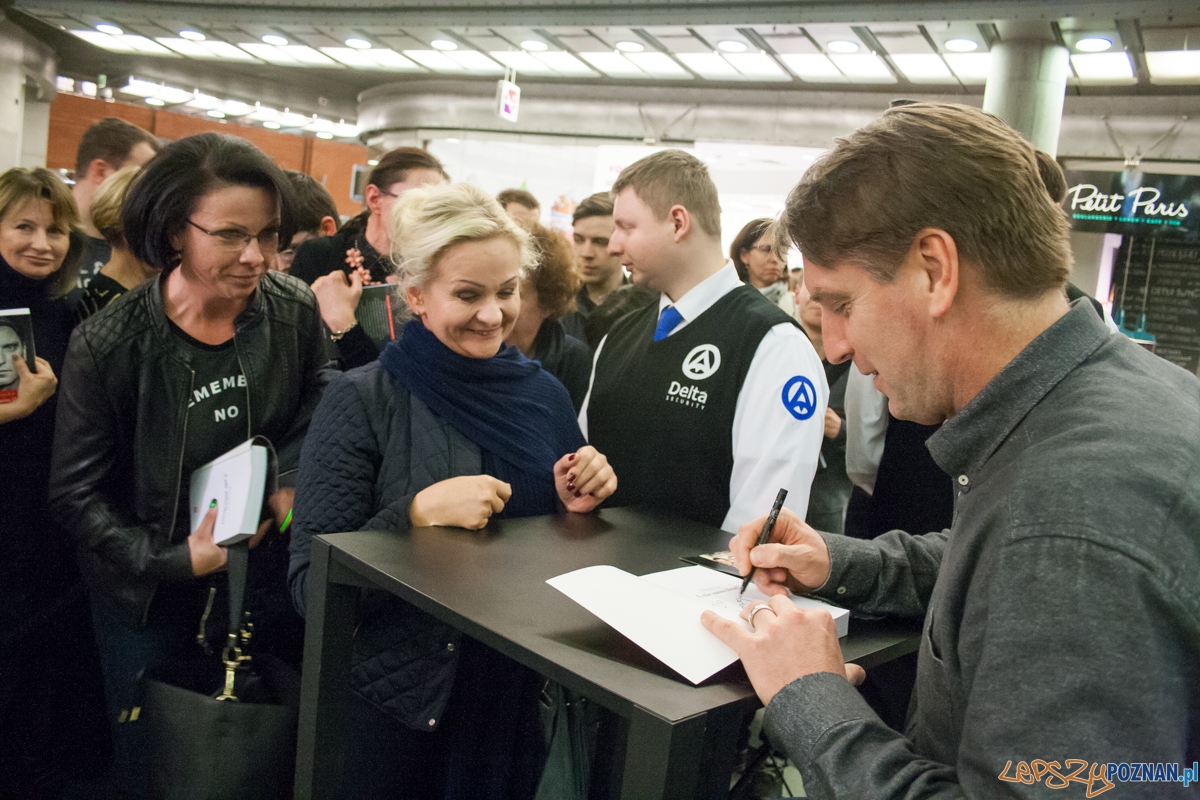 Tomasz Lis w empiku (15.03.2016) Foto: © lepszyPOZNAN.pl / Karolina Kiraga Tomasz Lis w empiku (15.03.2016) Foto: © lepszyPOZNAN.pl / Karolina Kiraga