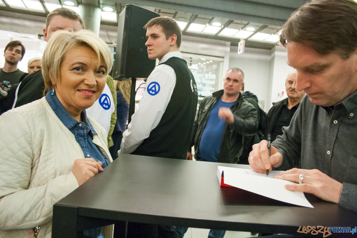 Tomasz Lis w empiku (15.03.2016) Foto: © lepszyPOZNAN.pl / Karolina Kiraga Tomasz Lis w empiku (15.03.2016) Foto: © lepszyPOZNAN.pl / Karolina Kiraga