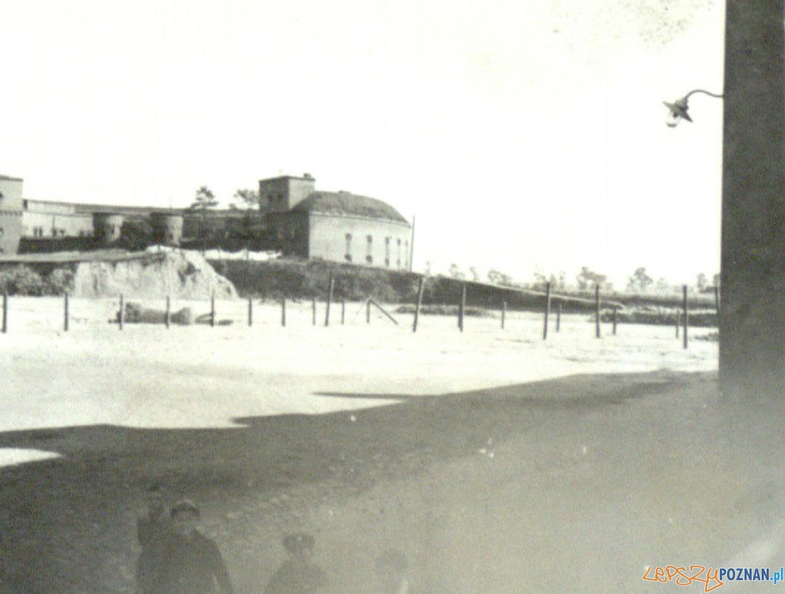 Fort Rerormatów ok. 1926 r. Foto: Ośrodek Szkolno-Wychowawczy dla Dzieci Niesłyszących im. Józefa Sikorskiego w Poznaniu Fort Rerormatów ok. 1926 r. Foto: Ośrodek Szkolno-Wychowawczy dla Dzieci Niesłyszących im. Józefa Sikorskiego w Poznaniu