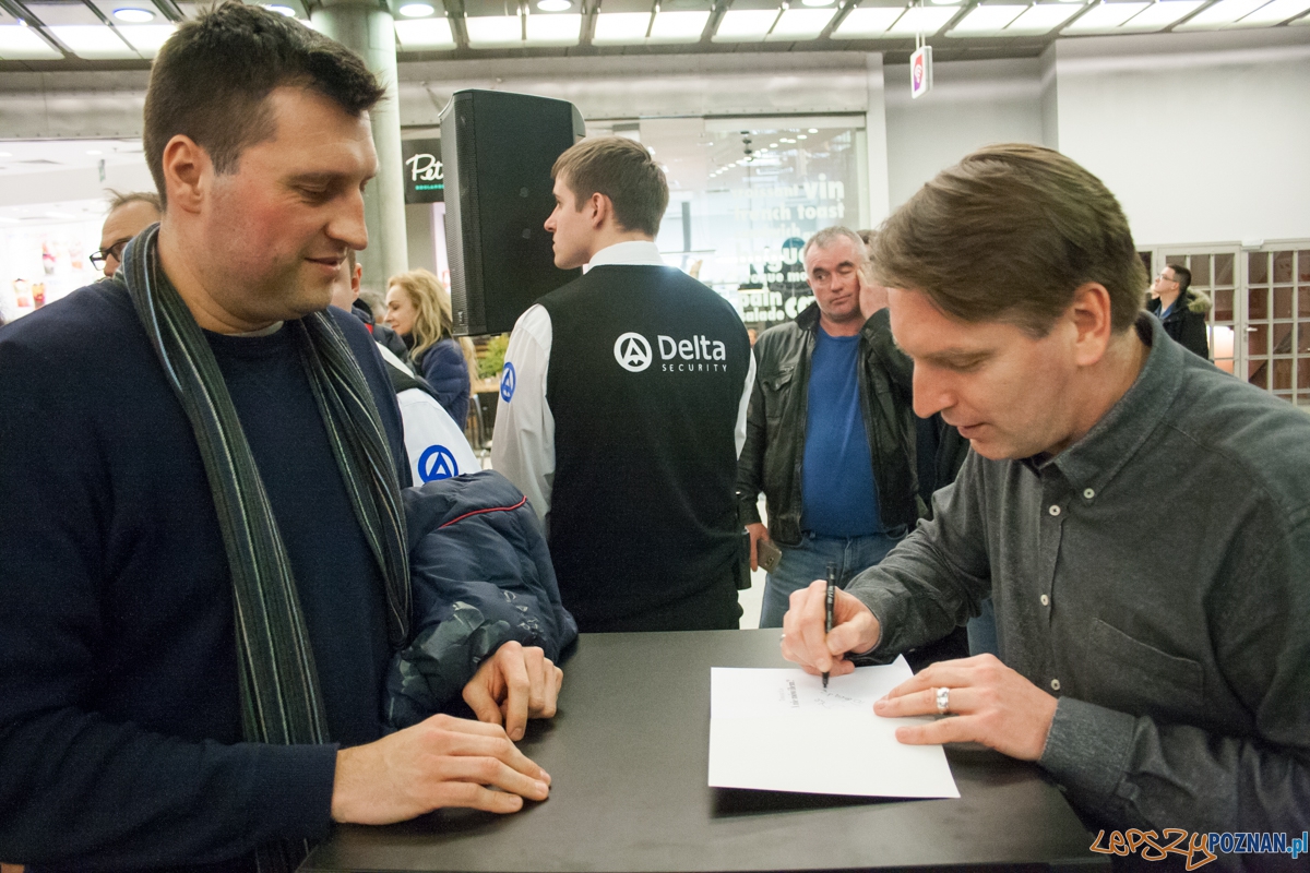 Tomasz Lis w empiku (15.03.2016) Foto: © lepszyPOZNAN.pl / Karolina Kiraga Tomasz Lis w empiku (15.03.2016) Foto: © lepszyPOZNAN.pl / Karolina Kiraga