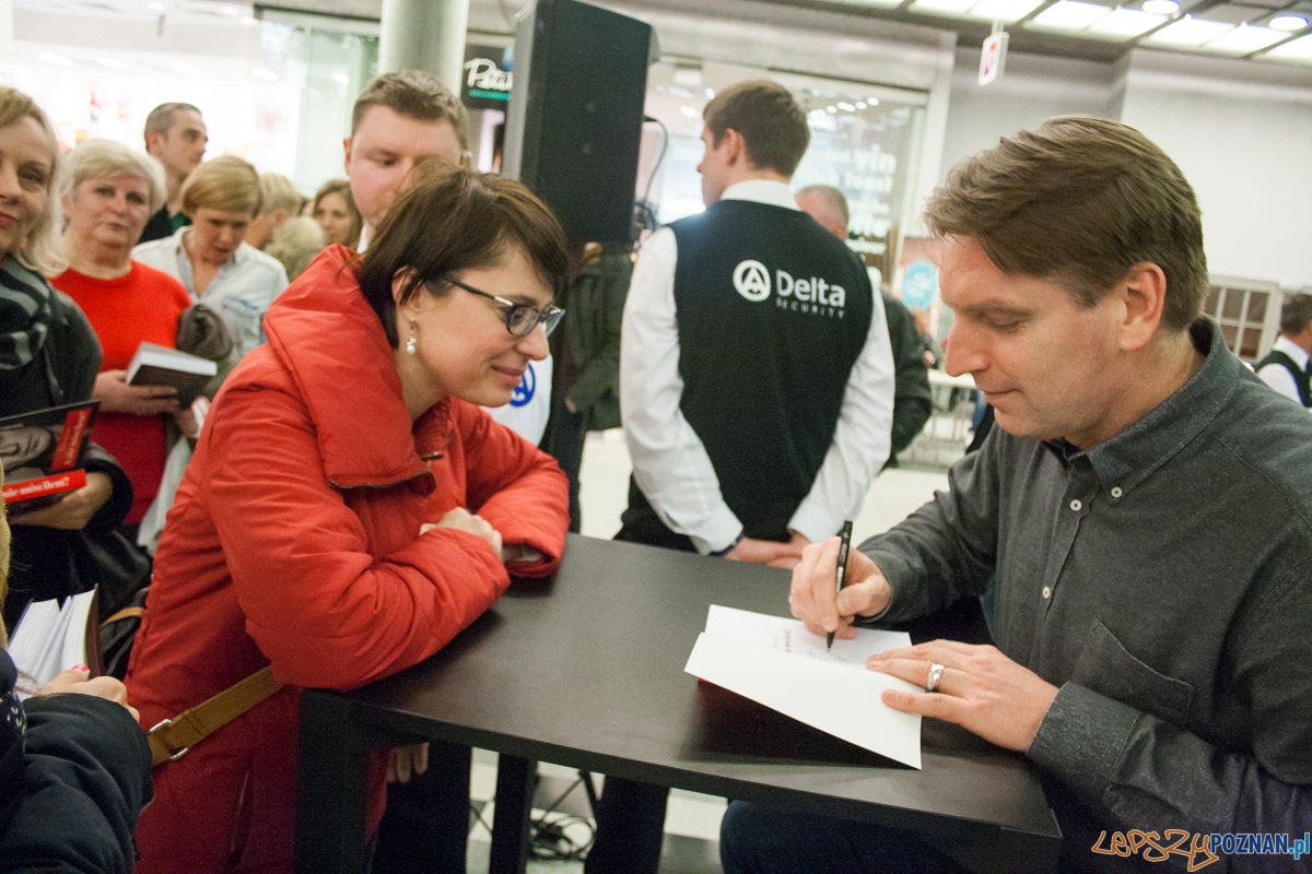 Tomasz Lis w empiku (15.03.2016) Foto: © lepszyPOZNAN.pl / Karolina Kiraga Tomasz Lis w empiku (15.03.2016) Foto: © lepszyPOZNAN.pl / Karolina Kiraga