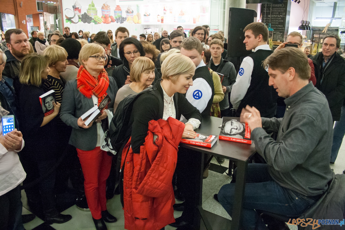 Tomasz Lis w empiku (15.03.2016) Foto: © lepszyPOZNAN.pl / Karolina Kiraga Tomasz Lis w empiku (15.03.2016) Foto: © lepszyPOZNAN.pl / Karolina Kiraga