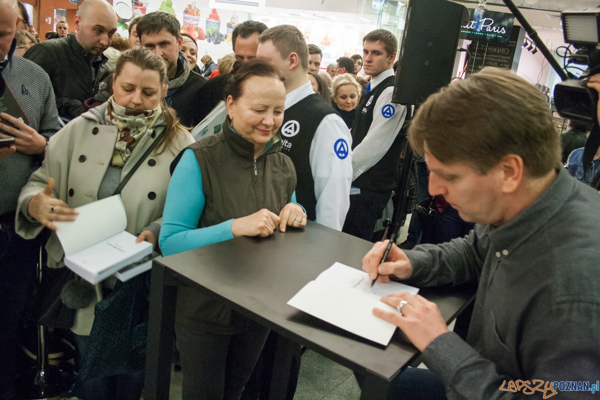 Tomasz Lis w empiku (15.03.2016) Foto: © lepszyPOZNAN.pl / Karolina Kiraga Tomasz Lis w empiku (15.03.2016) Foto: © lepszyPOZNAN.pl / Karolina Kiraga